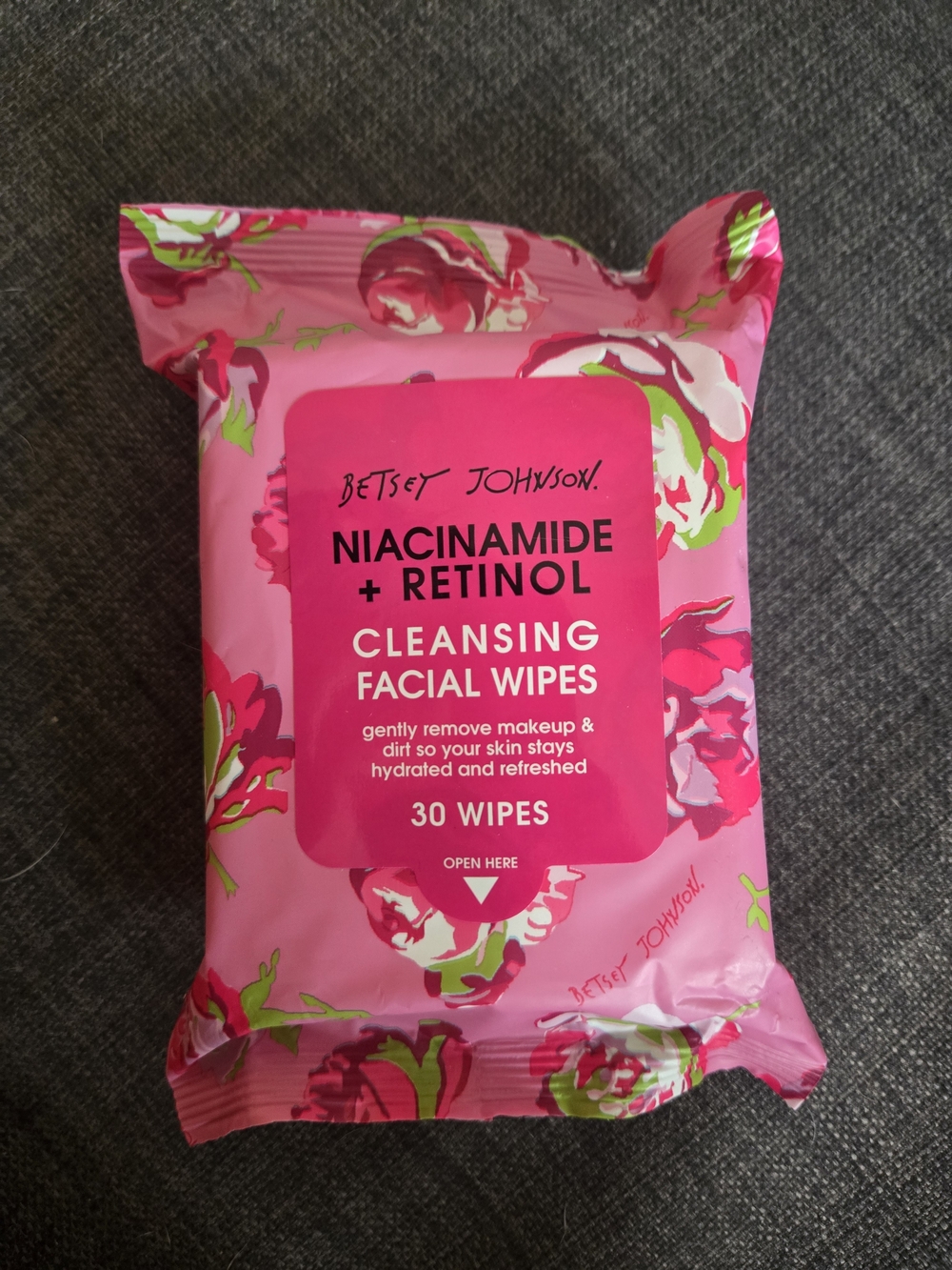 Betsey Johnson Pink Floral Niacinamide + Retinol Cleansing Facial Wipes